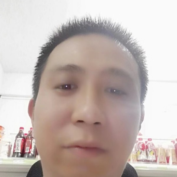 帆布鞋跳跃的照片