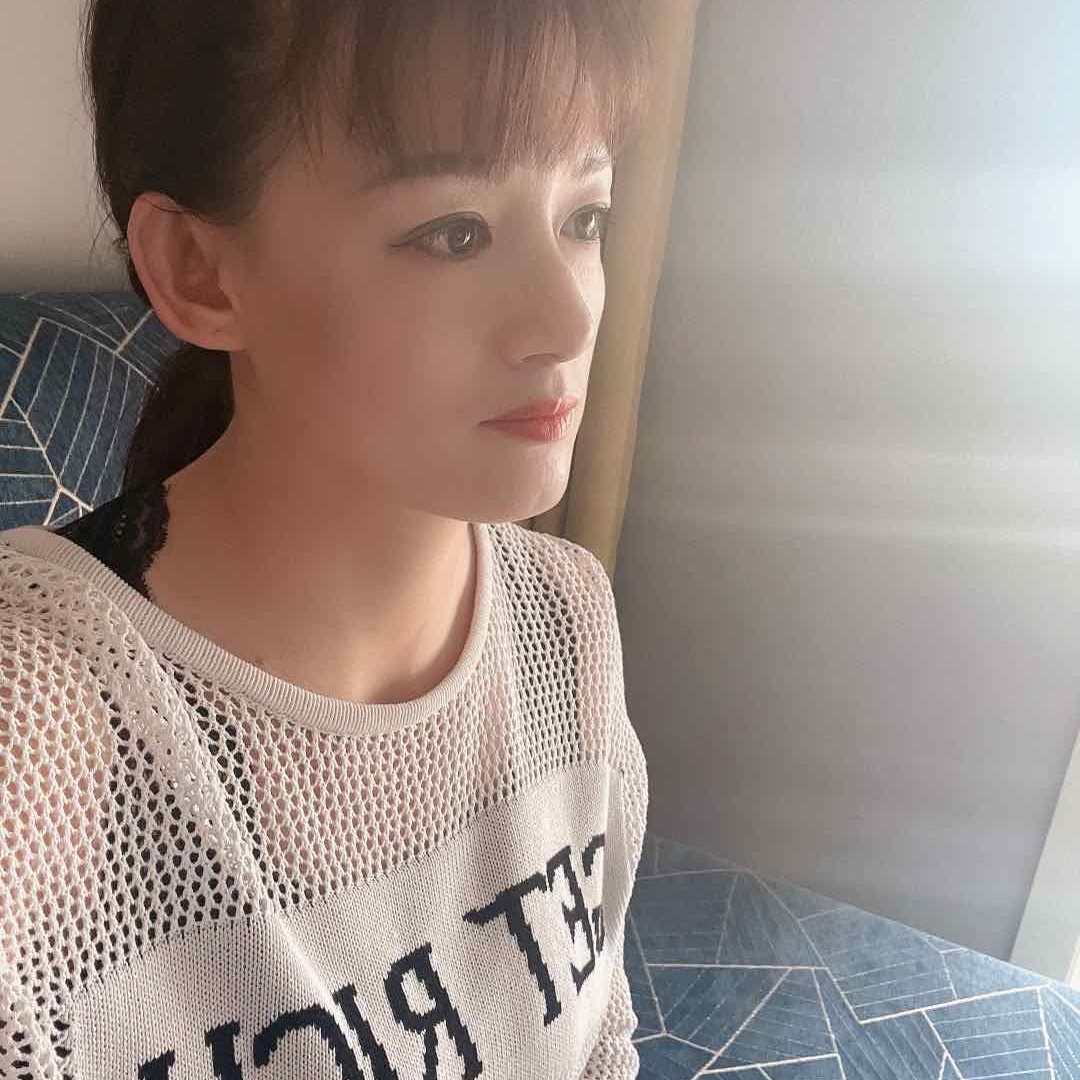 蓝莓吃醋冷酷的照片
