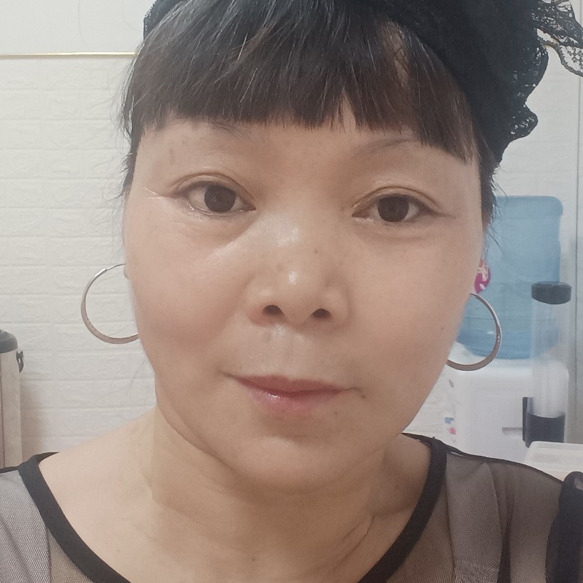 无语打柜子的照片