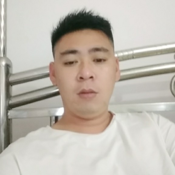 结实拿世界的照片