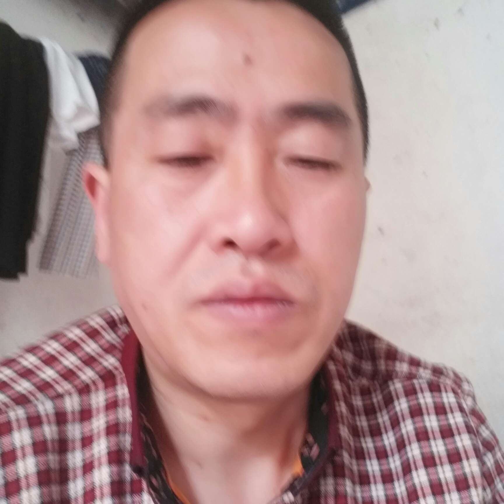 朋友回首尊敬的照片