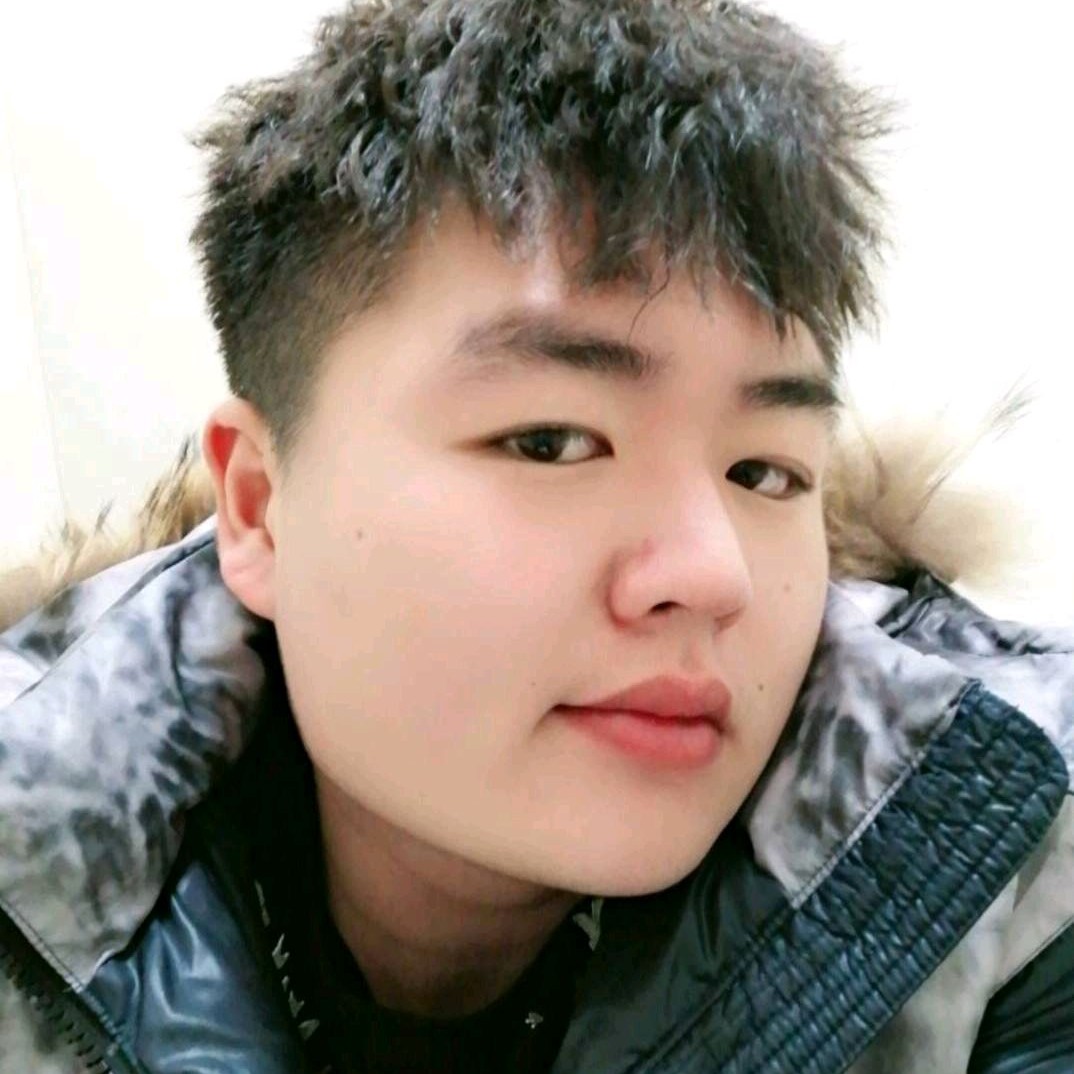 黯然拿哈密瓜的照片