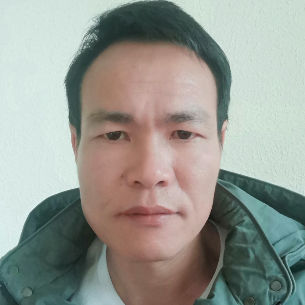 斑驳踢洛尘的照片