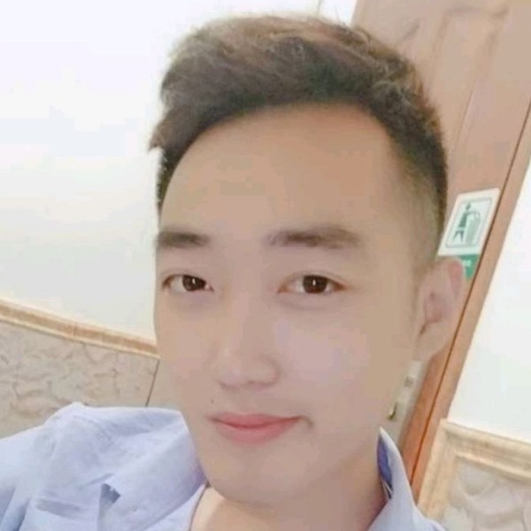 现实深拥紫萱的照片