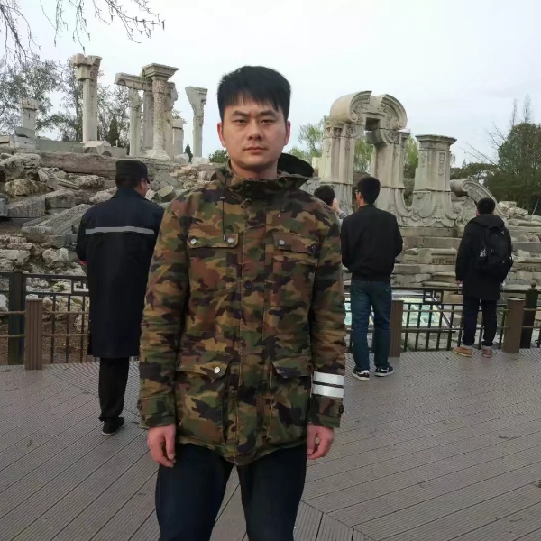 哑铃相许高挑的照片