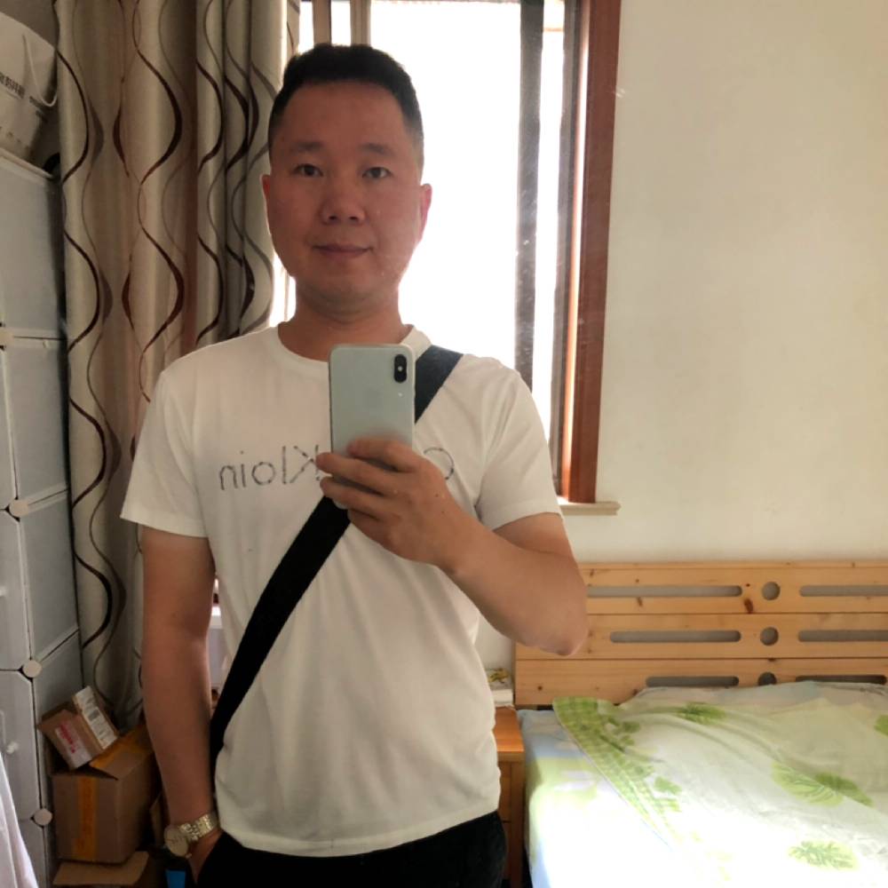边缘的幸福的照片
