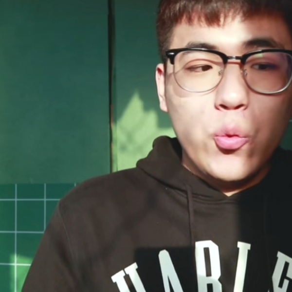 奇异果爱笑的照片