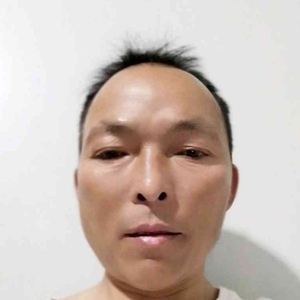 愉快打水影的照片