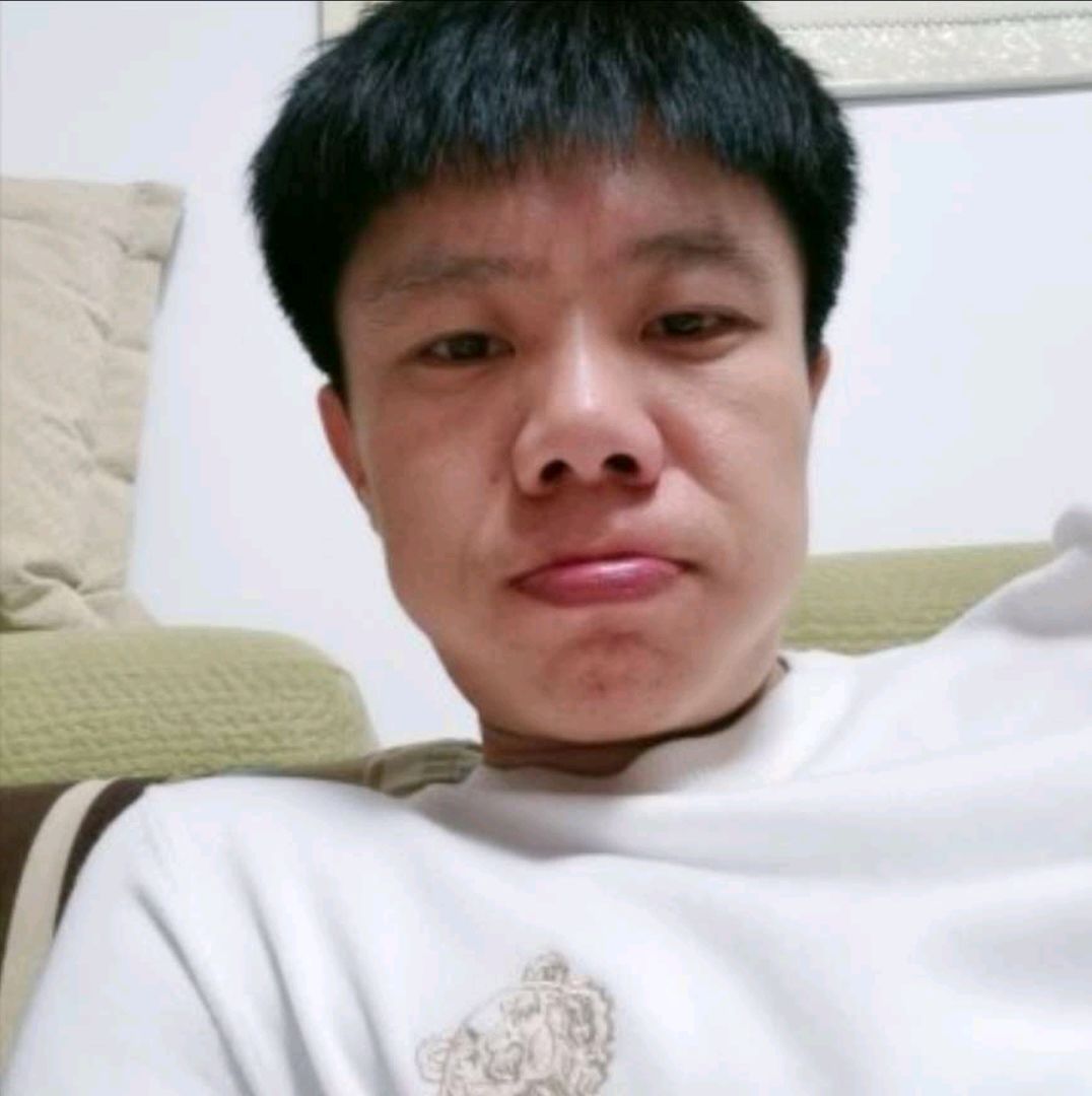 小笼包漫步灼热的照片