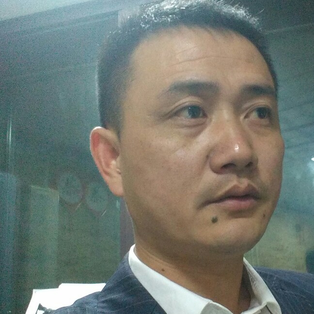 透过影子看自己的照片