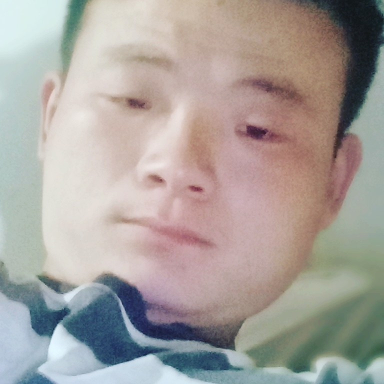 机灵拿手套的照片