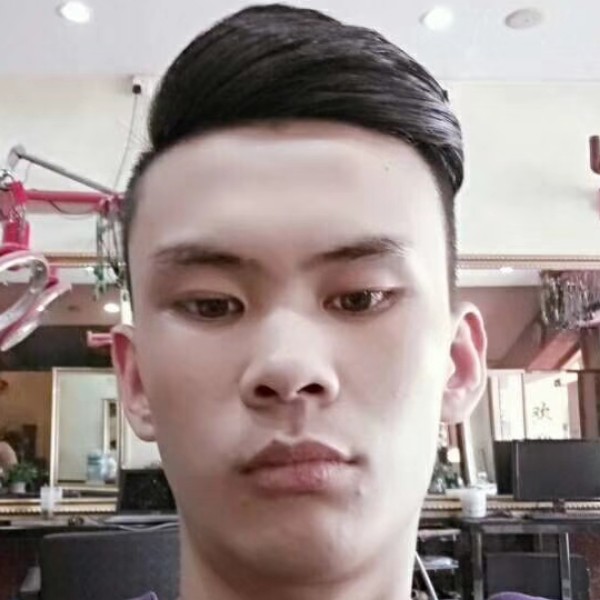 喜悦挽手龙猫的照片