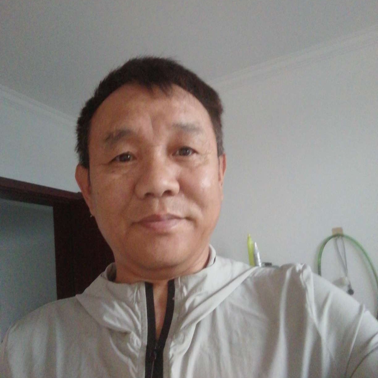背后向摩托的照片