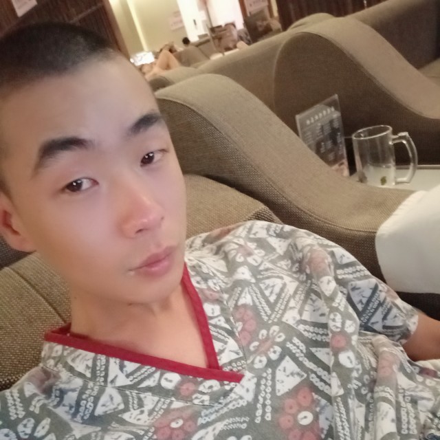 军中铁男的照片