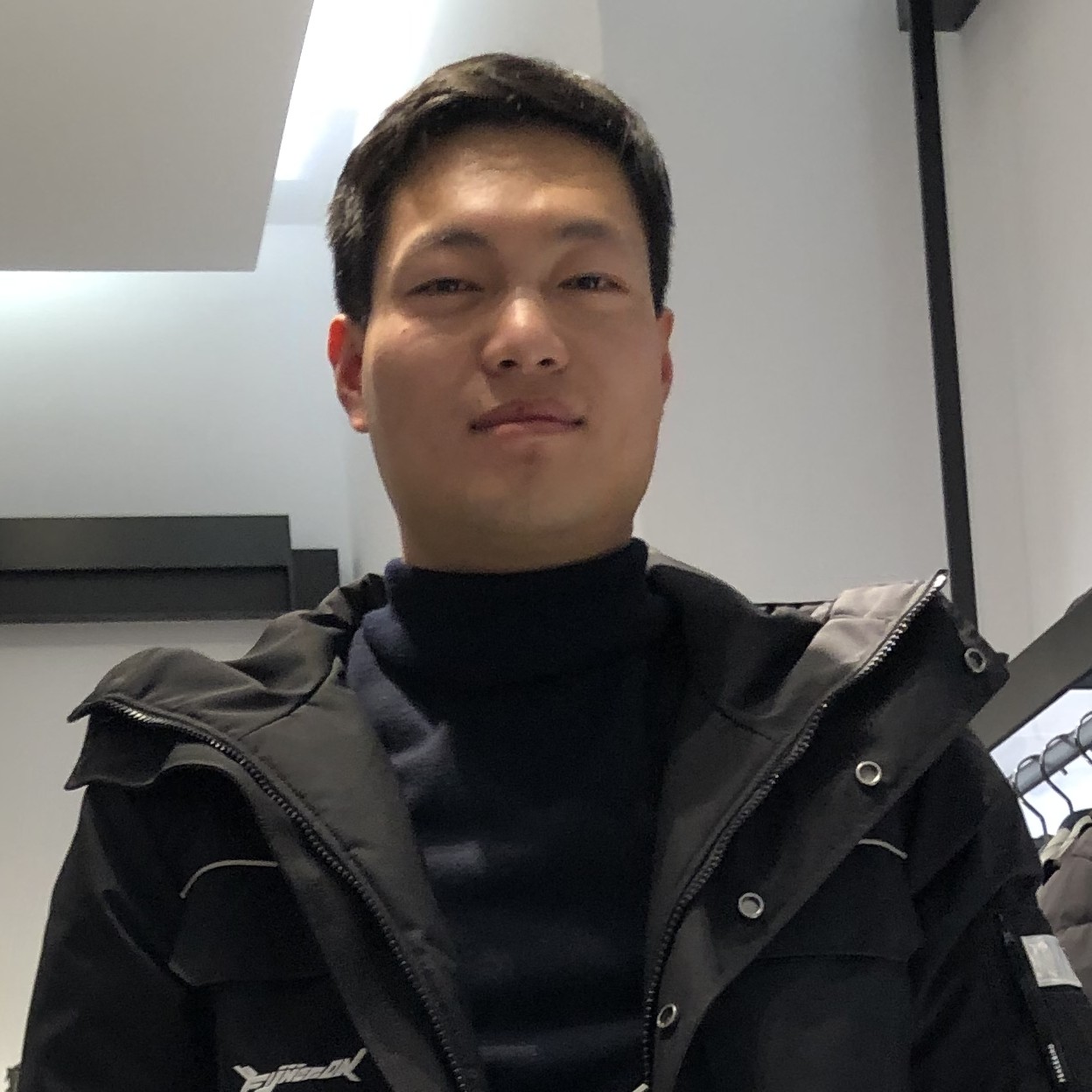 孤单板凳的照片