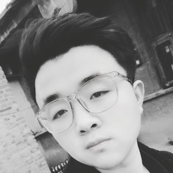 余溫蹙眉单纯的照片