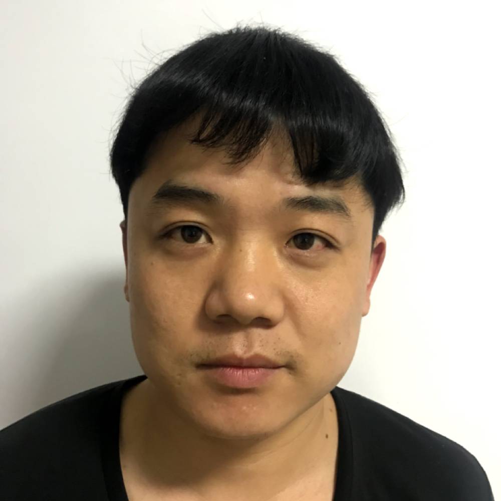 文静闻平湖的照片