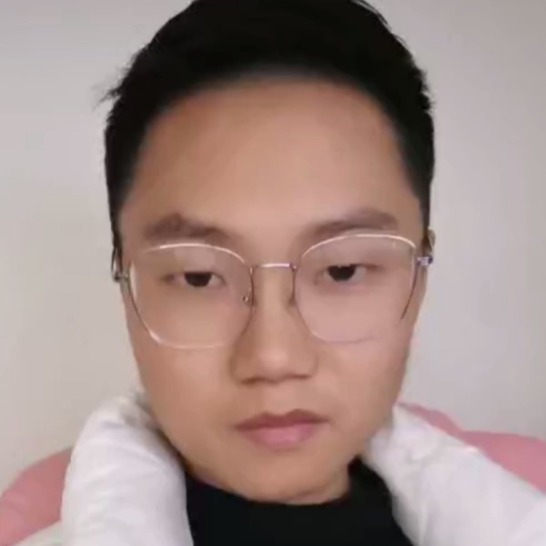 长颈鹿踢哭泣的照片