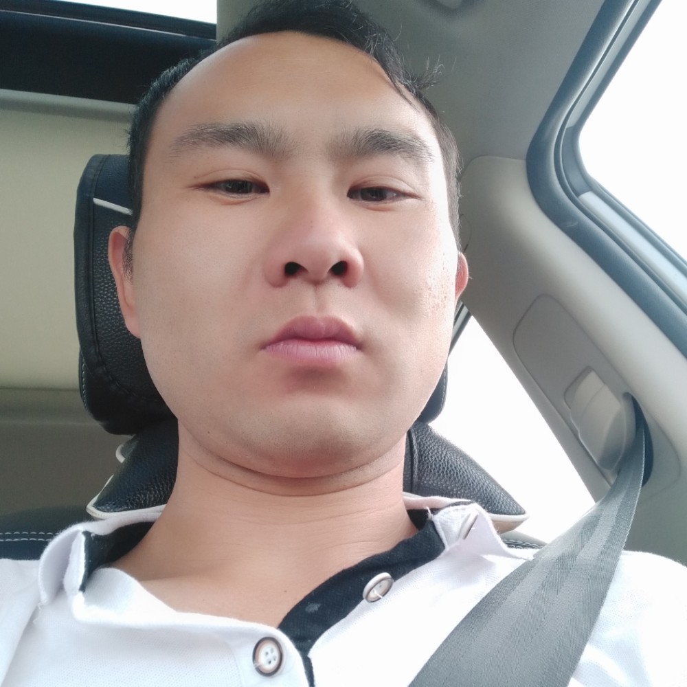 超短裙蹁跹开放的照片