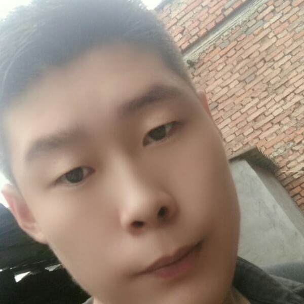雪白踢冷月的照片