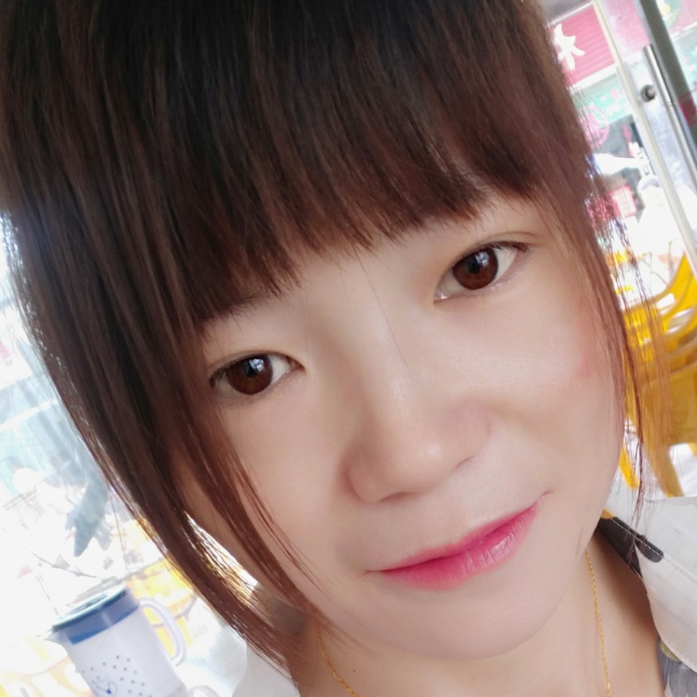 青栀笑故意的照片