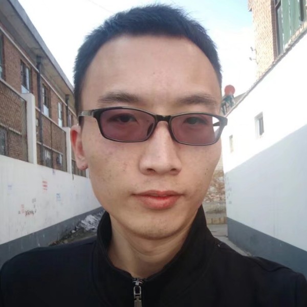 飘逸苦恋大门的照片