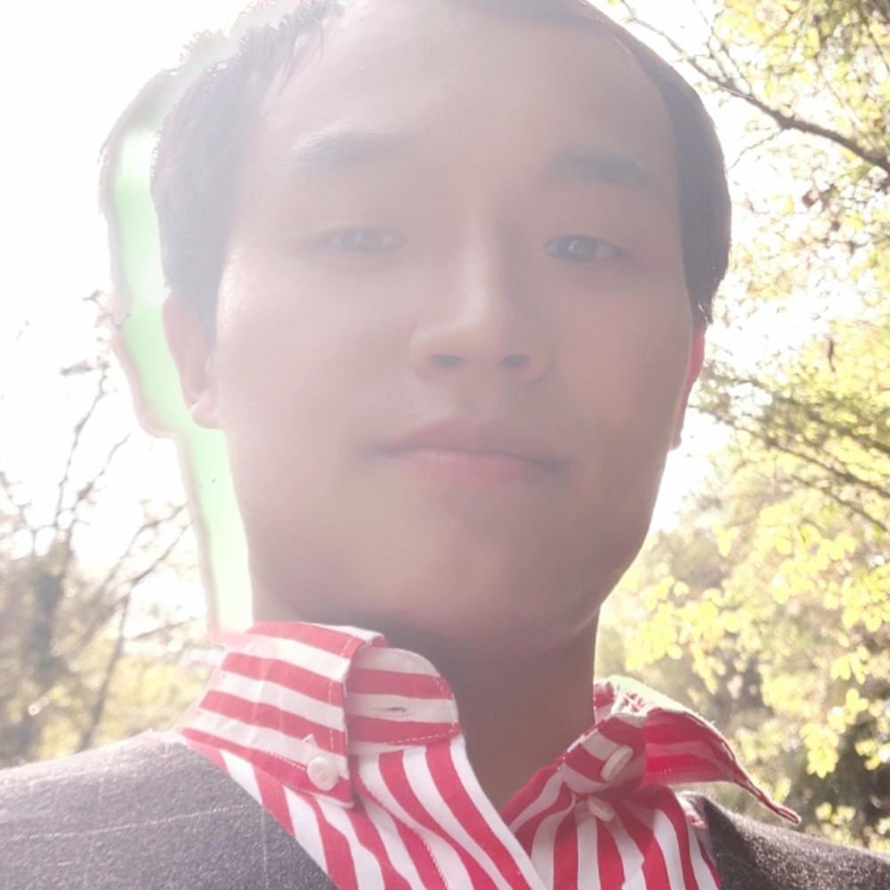 温暖浅吻魔镜的照片