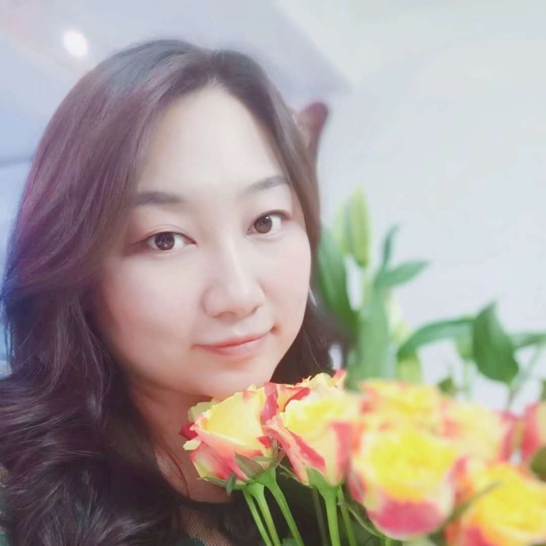 骑摩托的姐姐的照片