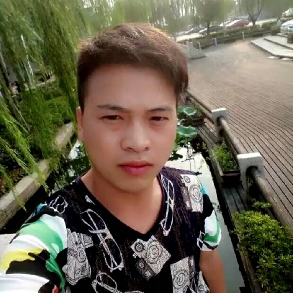 衬衫满意的照片