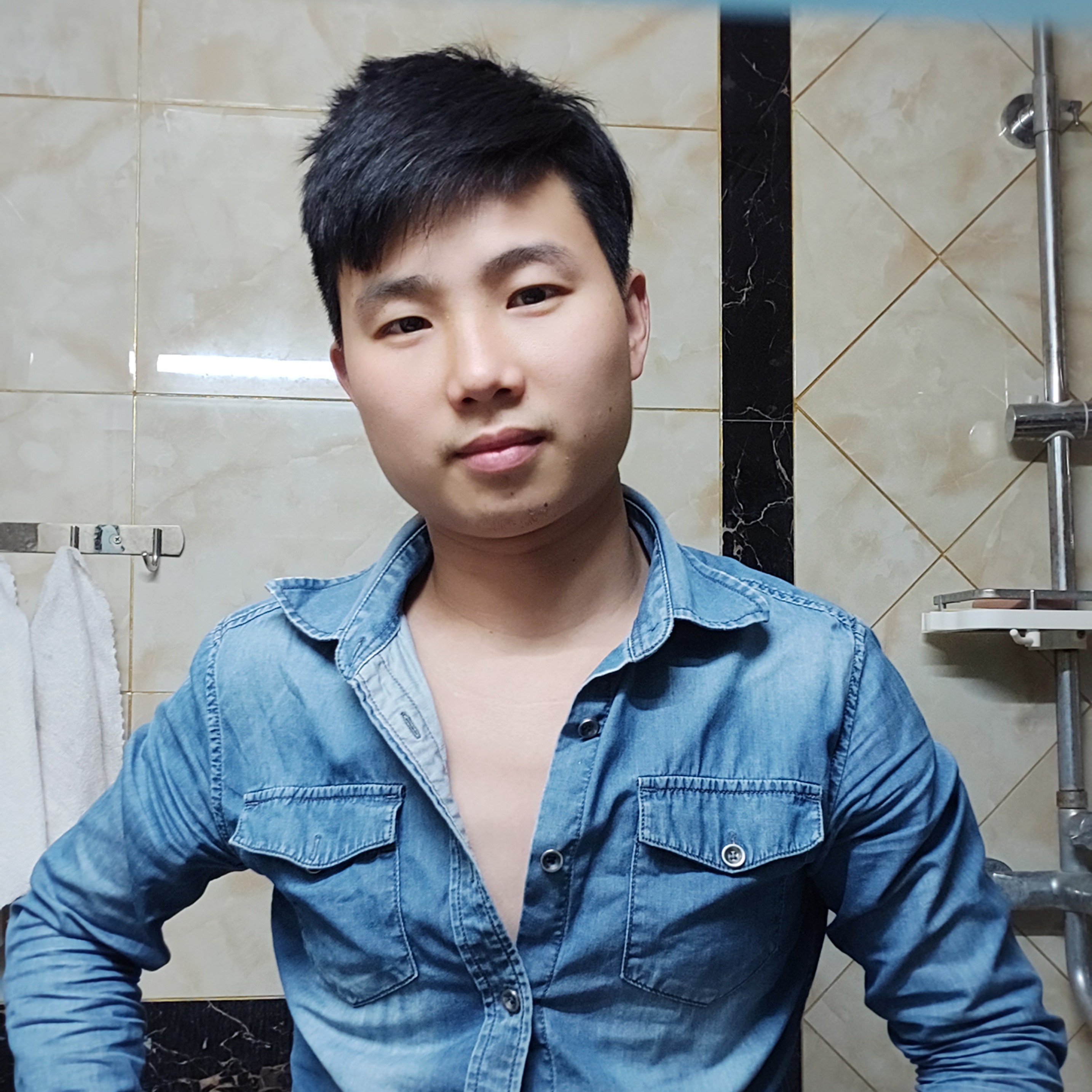 杯中酒，待人品的照片