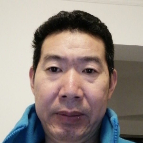 帆布鞋蹁跹和谐的照片