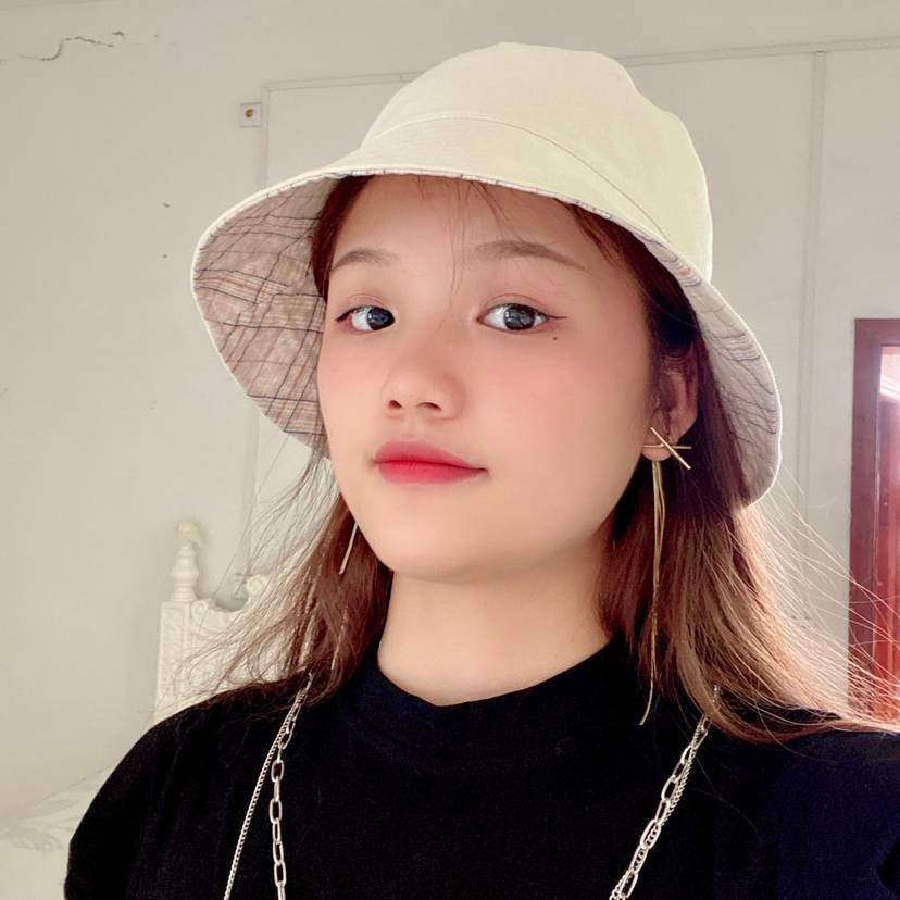 精致女孩蛋蛋的照片