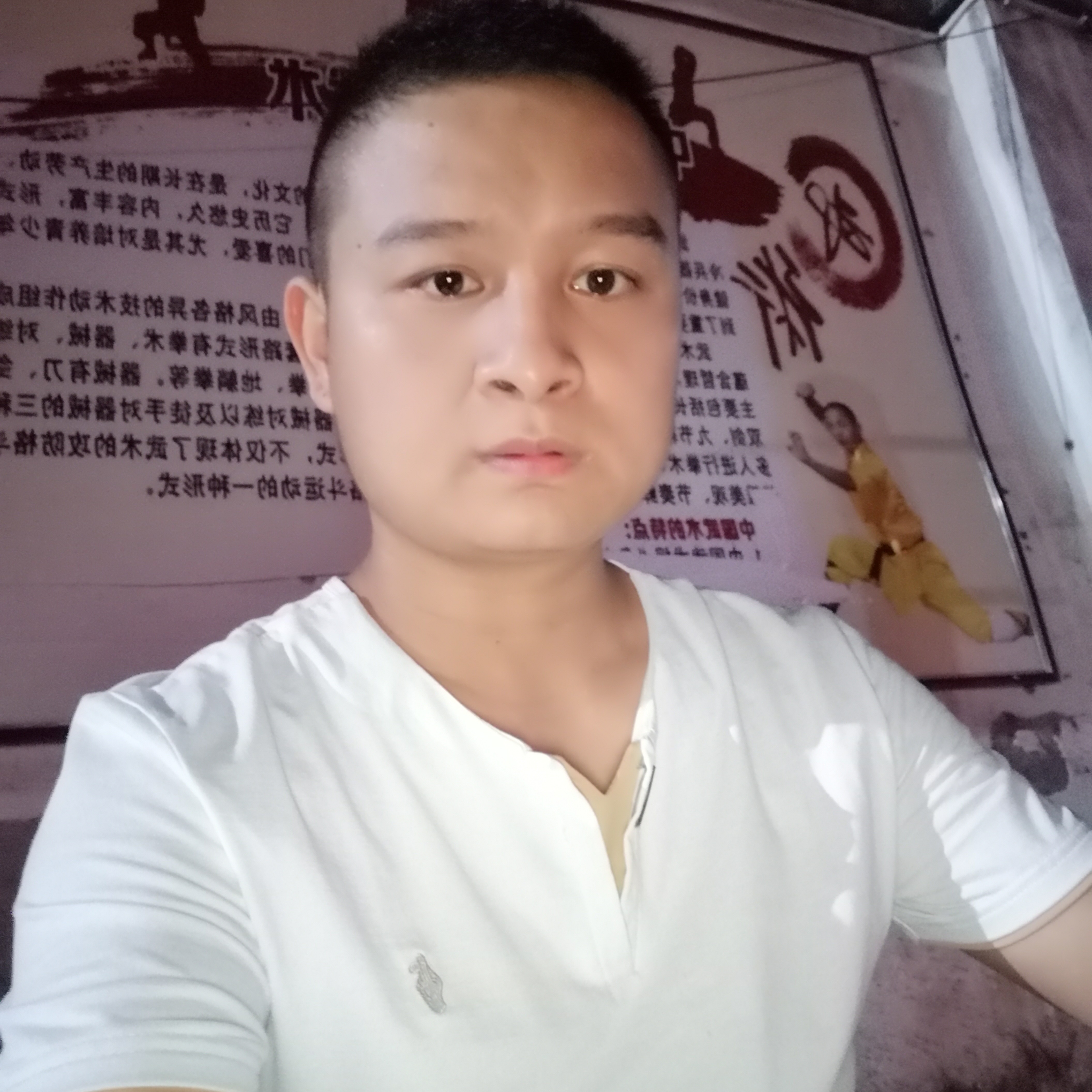 一个人寂寞的男人的照片