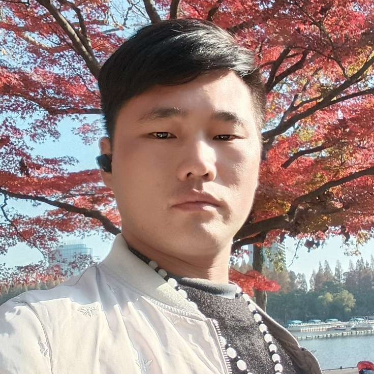 冷傲向蝶舞的照片