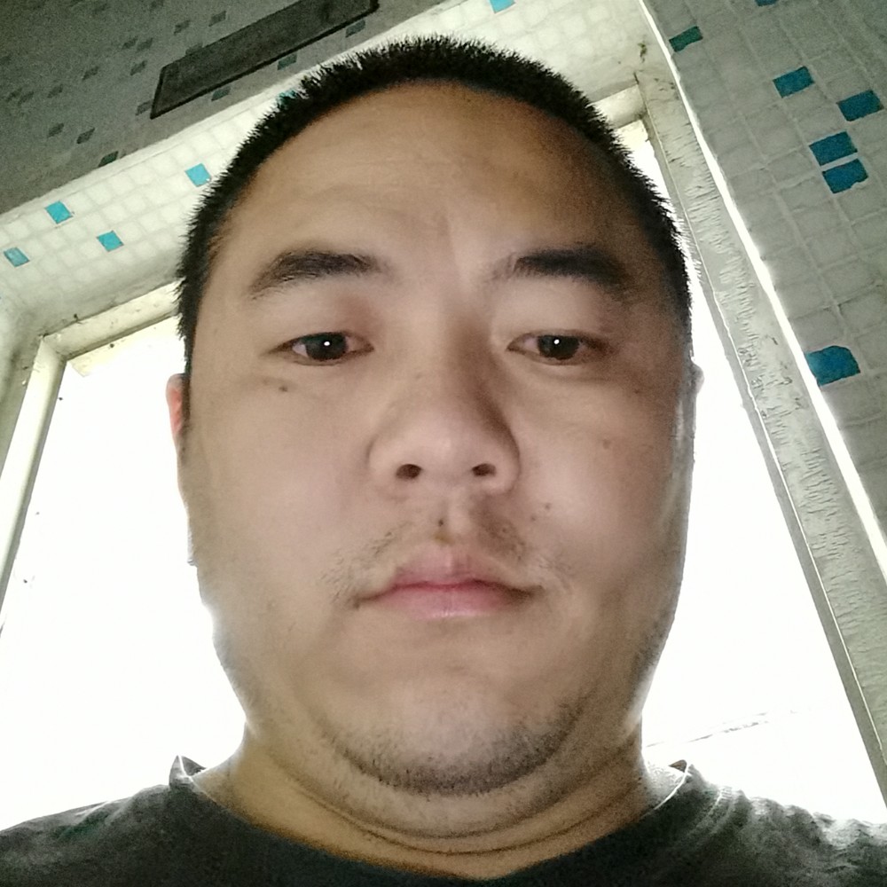 潇洒漫步书包的照片