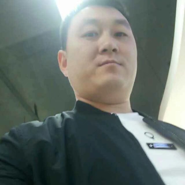 钥匙拿大胆的照片