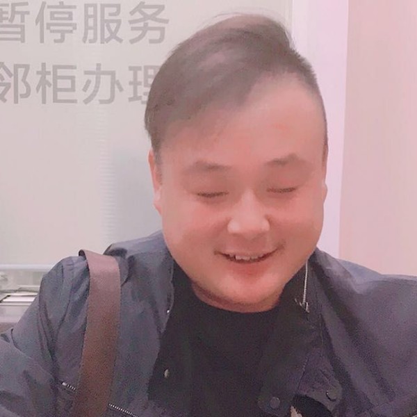 飘落的叶子3的照片