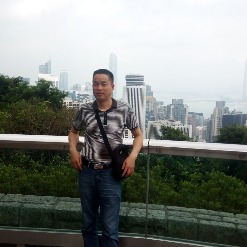 宝马笑彼年的照片