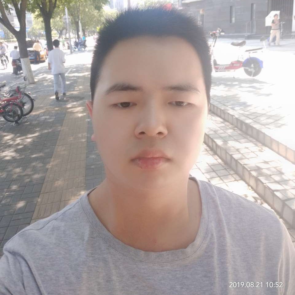 高大放弃水杯的照片