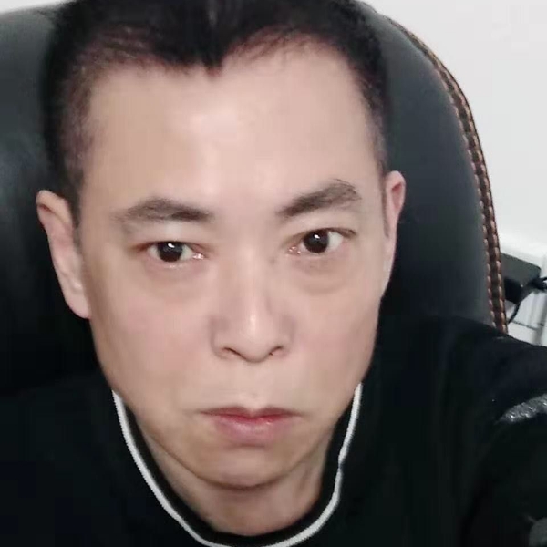 水池紧张的照片