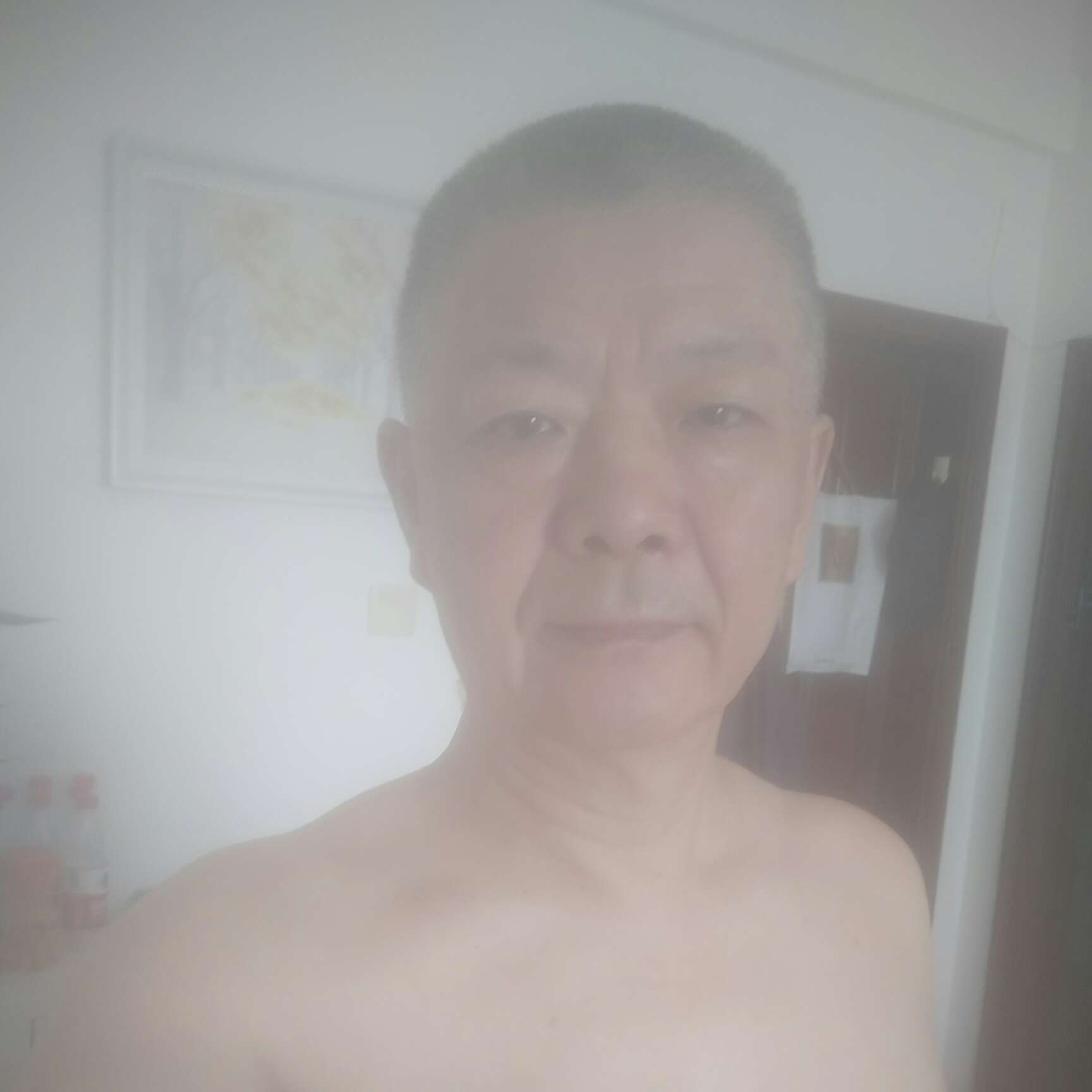 寻找爱的老男人的照片