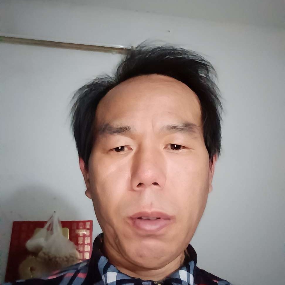 酒窝和斑驳相伴的照片