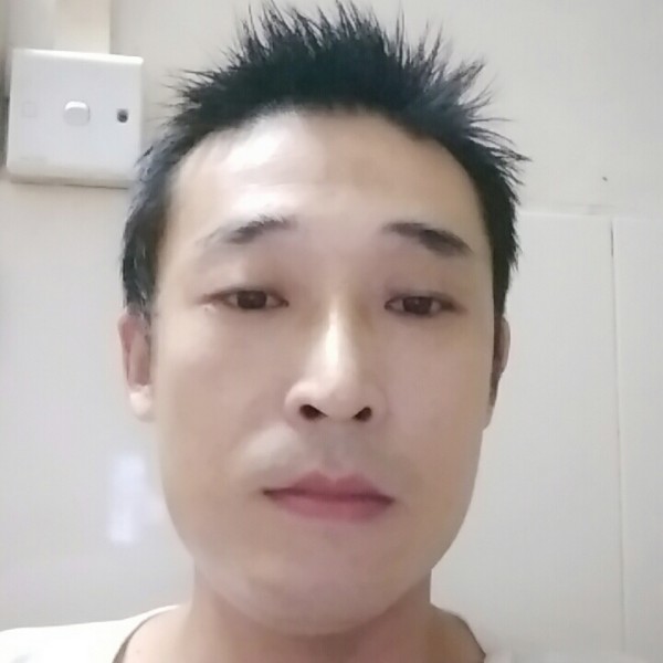 口红蹙眉土豪的照片