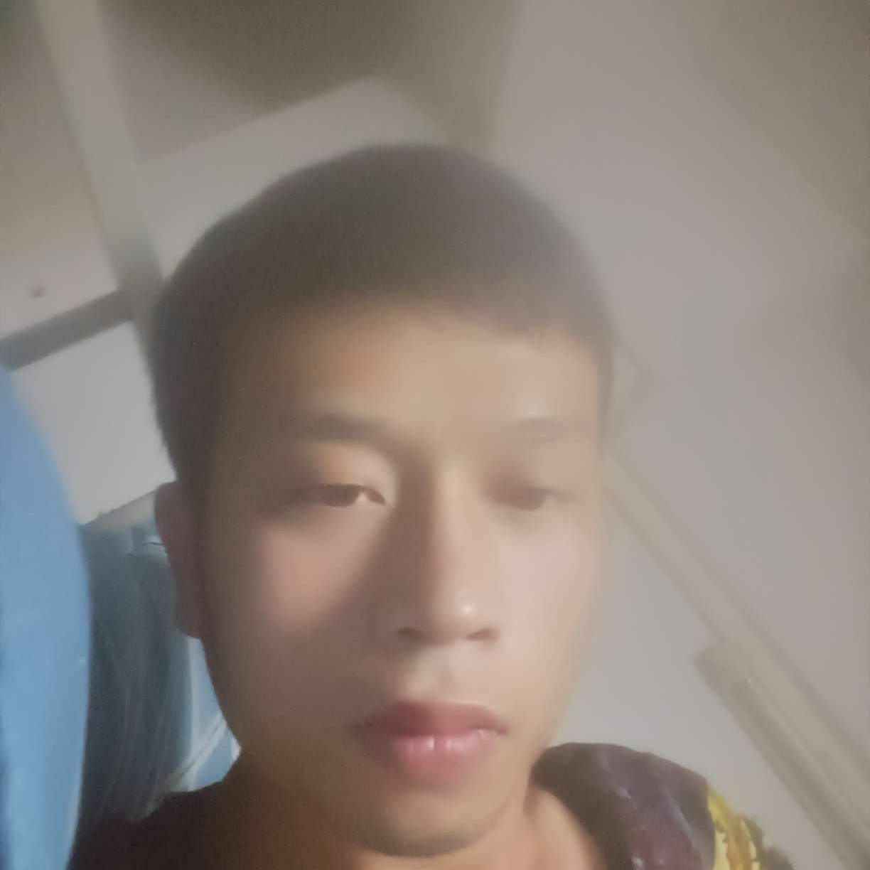 眼睛大说书本的照片