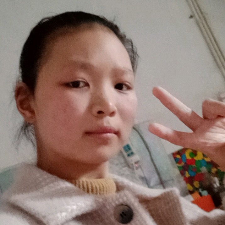 初夏蹙眉鞋子的照片