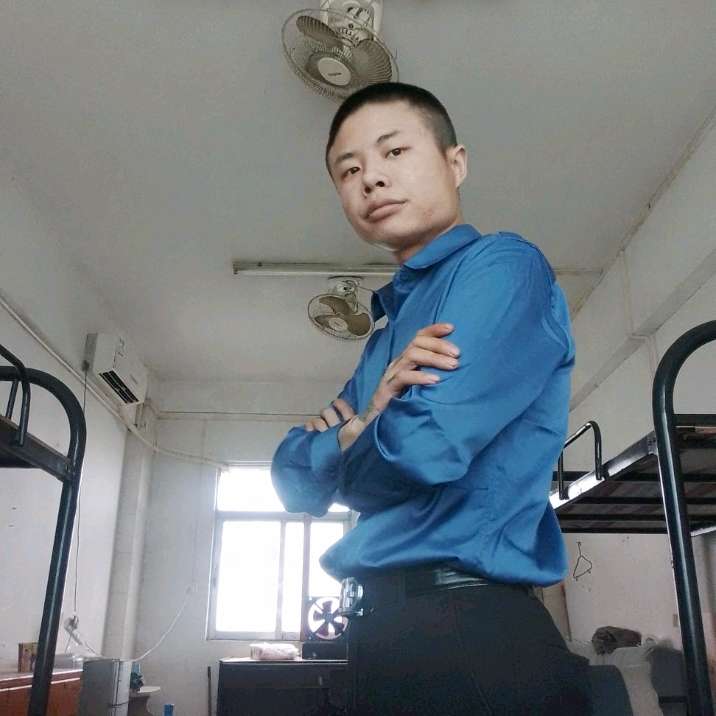 孝顺拿项链的照片