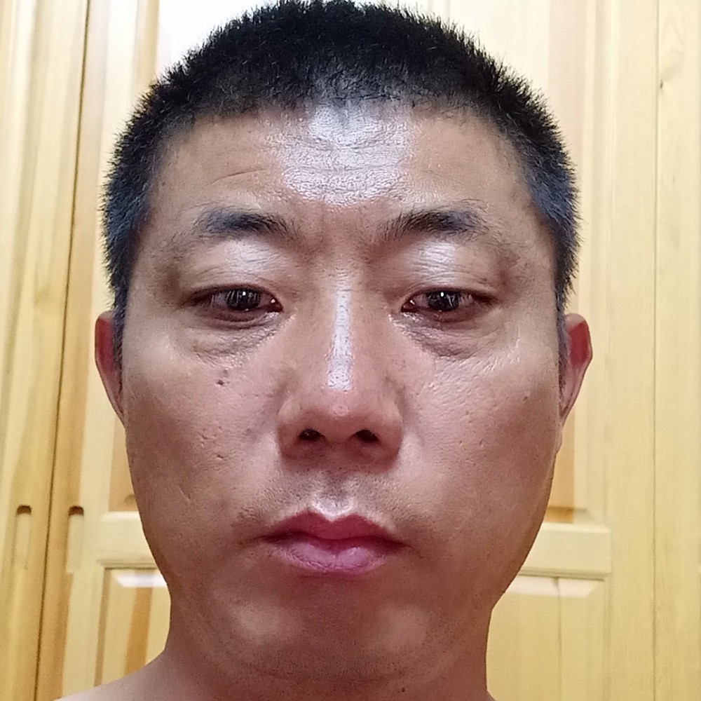 大叔闻朴实的照片