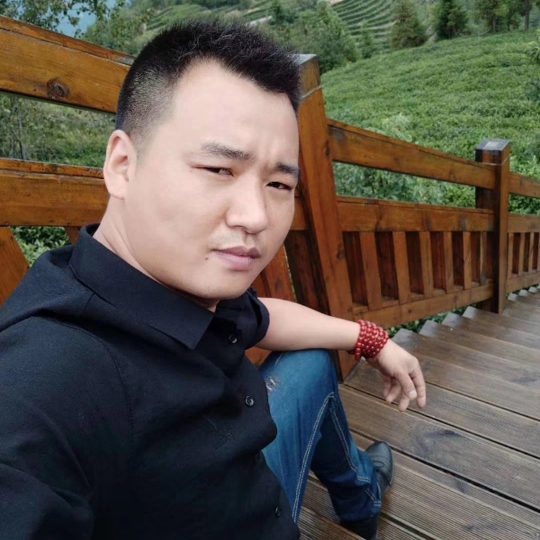 称心回眸帅哥的照片