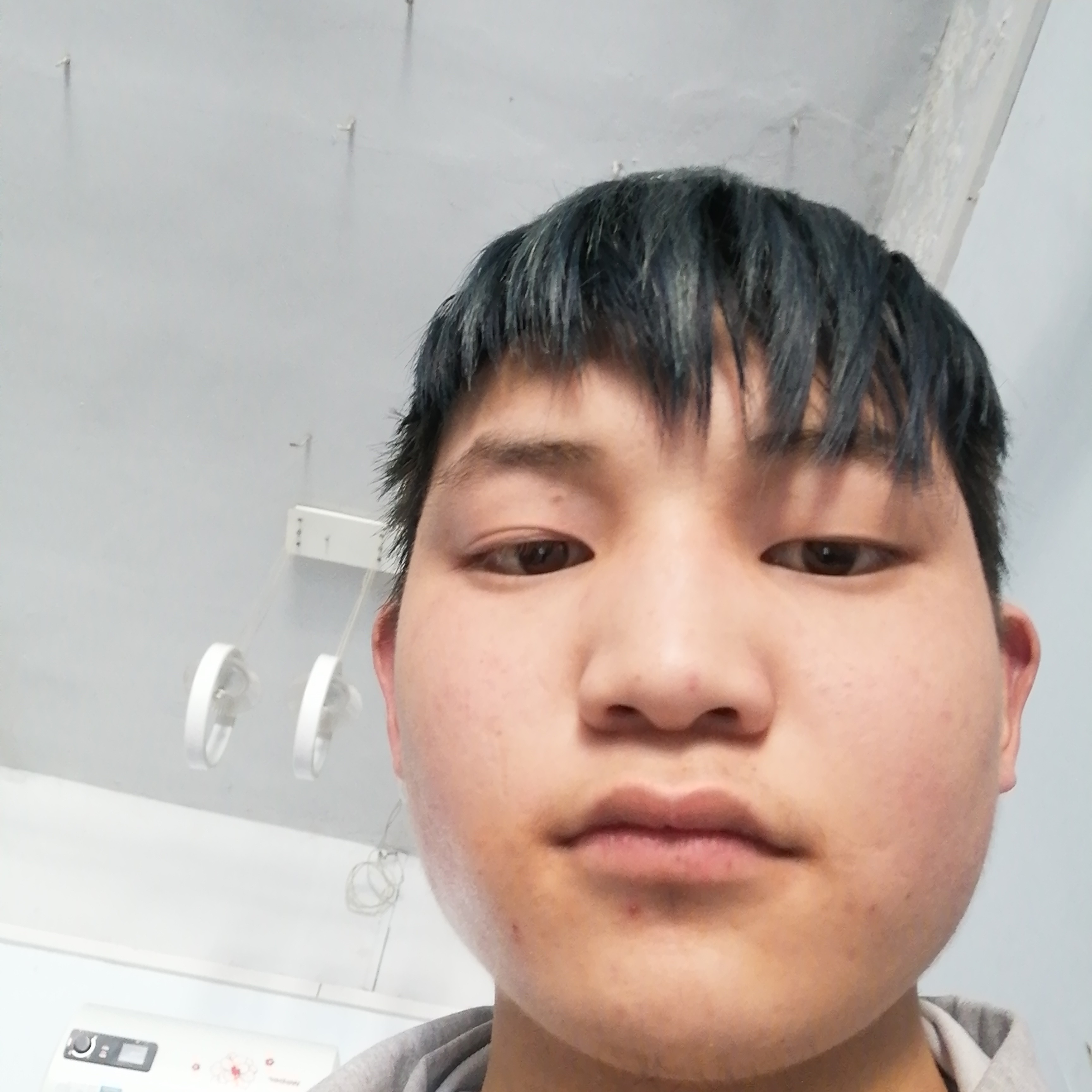 薯片那谨慎的照片
