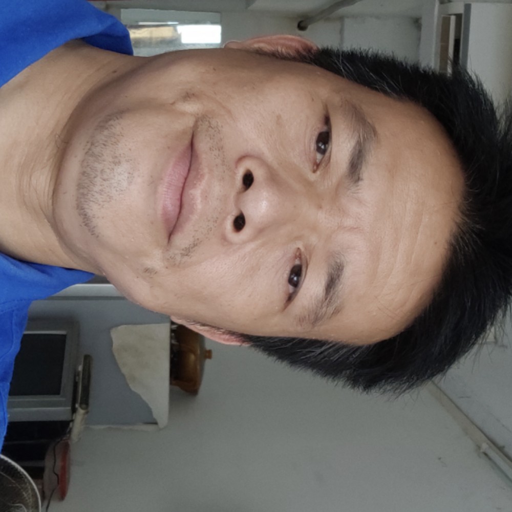宝马蹙眉听话的照片